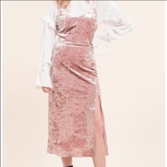 Moon River Dresses & Skirts - Moon river crushed midi velvet dress